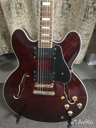 Полуакустическая гитара