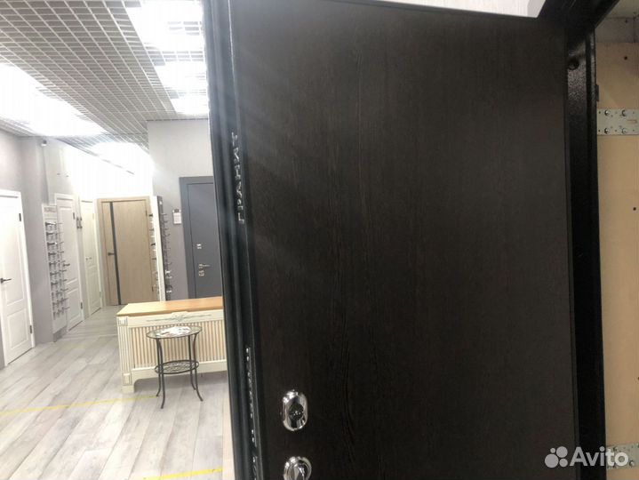 Дверь входная металлическая