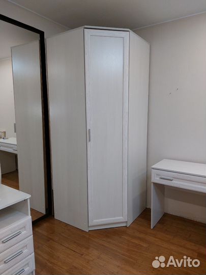 Шкаф угловой