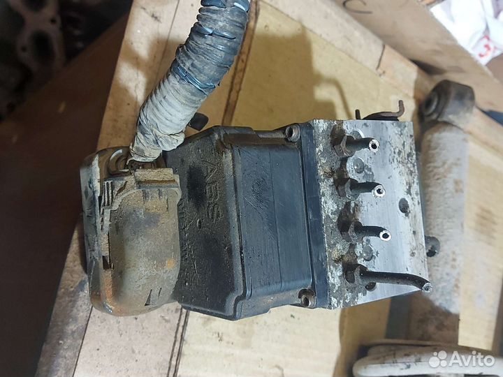 Блок насос ABS для Nissan Maxima A33