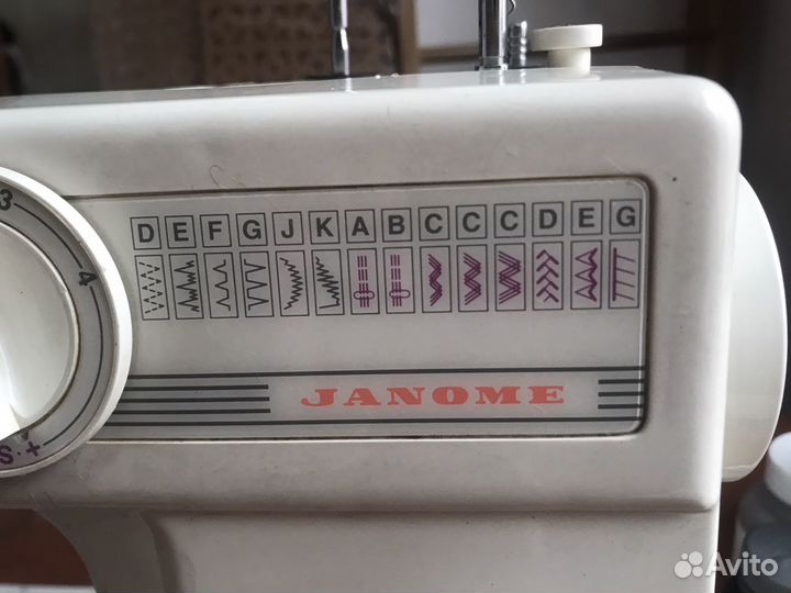 Швейная машина Janome j540