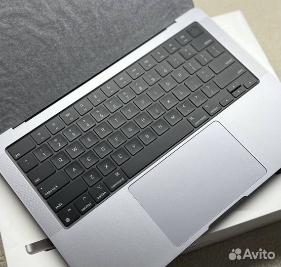 MacBook Air 13 (2020 M1) Space Gray 256гб новый