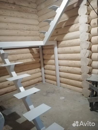 Лестница на металлокаркасе