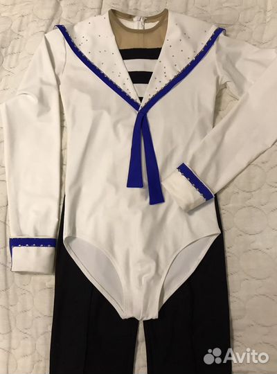Костюм для выступлений по фигурному катанию