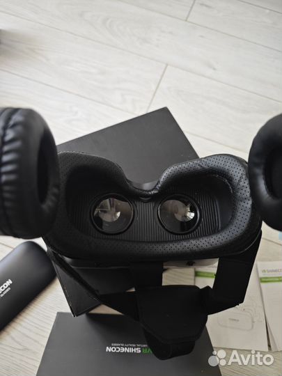 VR- очки Shinecon SC-G04E с джойстиком новые