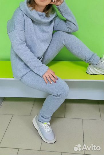 Спортивный костюм женский