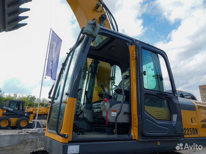 Гусеничный экскаватор XCMG XE225DN, 2023