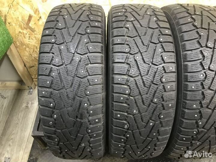 Pirelli Ice Zero 215/70 R16 104T