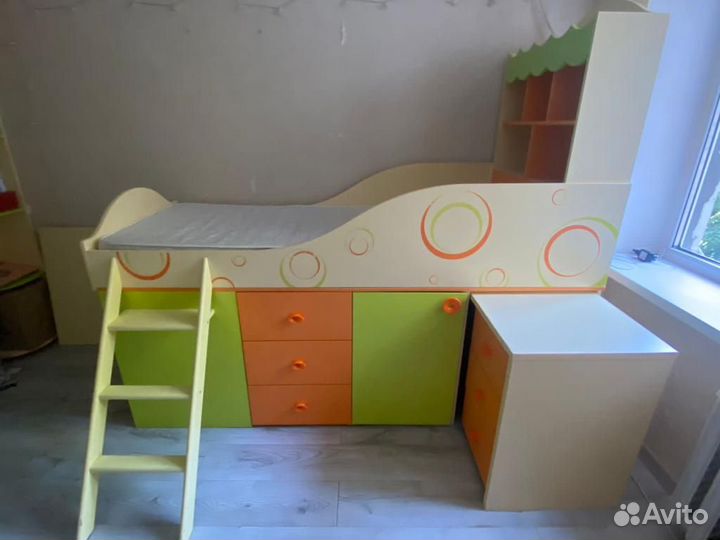 Мебель для детской комнаты универсального цвета