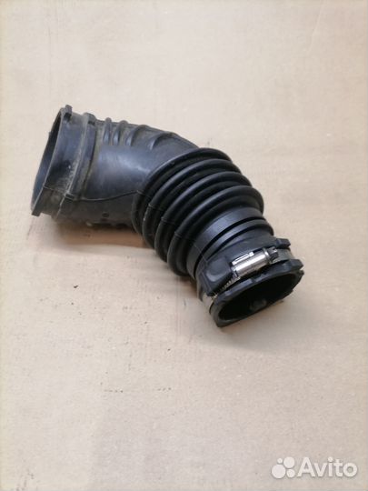 Патрубок воздушного фильтра VAG 06H129629