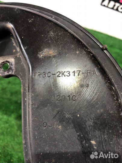 Тормозной щиток левый Ford Mustang 6 S550 рест