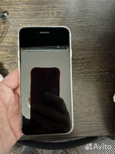 iPhone SE, 64 ГБ