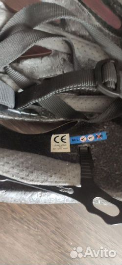 Велошлем с козырьком