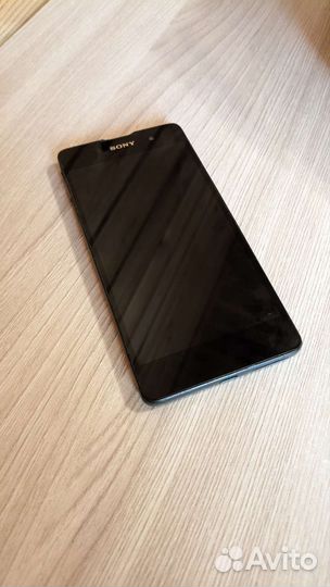 Телефон Sony Xperia e5