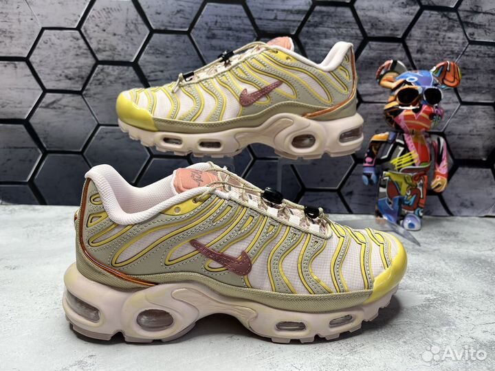 Кроссовки женские Nike Air Max Plus Sesame желтые