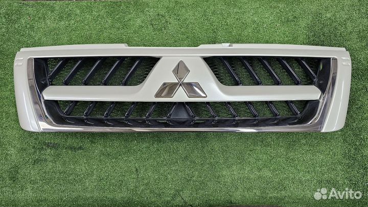 Решетка радиатора паджеро 3