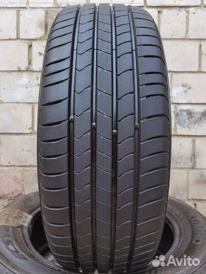 Kumho Ecsta HS51 215/60 R17 96H