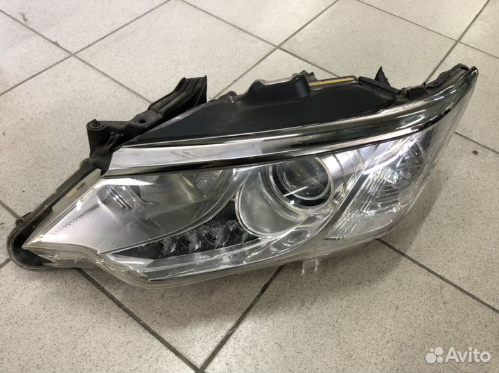 Фара левая Toyota Camry V50 11-18 б/у