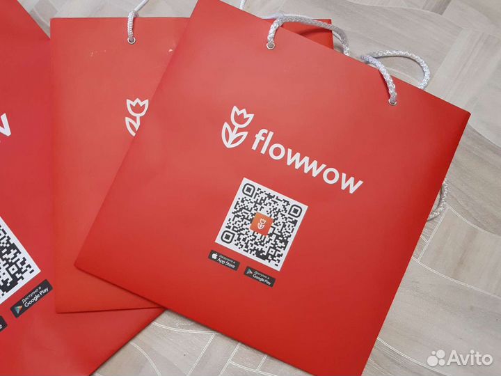 Подарочный пакет бумажный с ручками 29х29 см