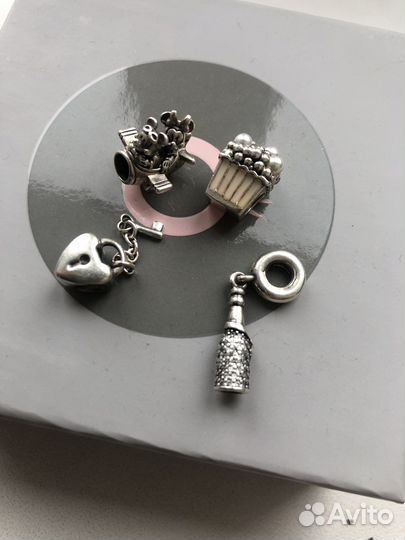 Браслет с шармамиPandora