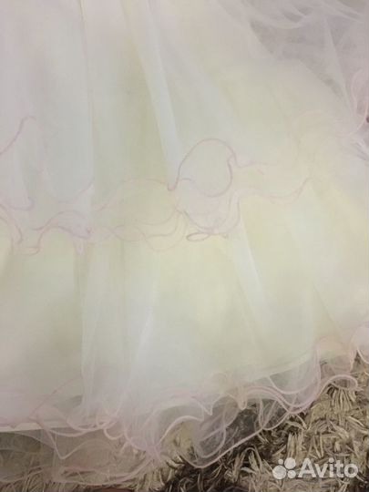 Платье нарядное для девочки 3-4 лет