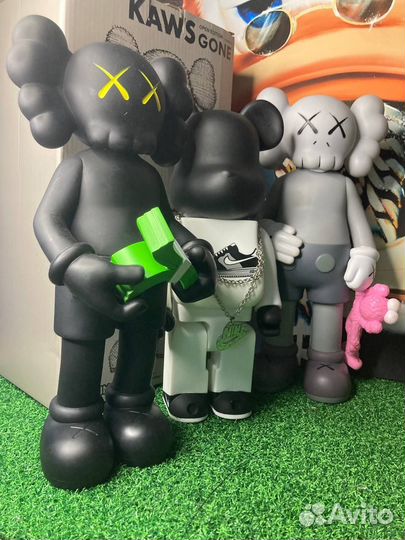 Фигурка kaws