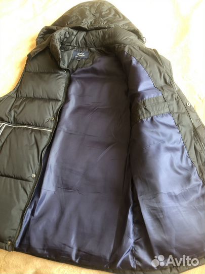 Жилетка мужская утепленная с капюшоном