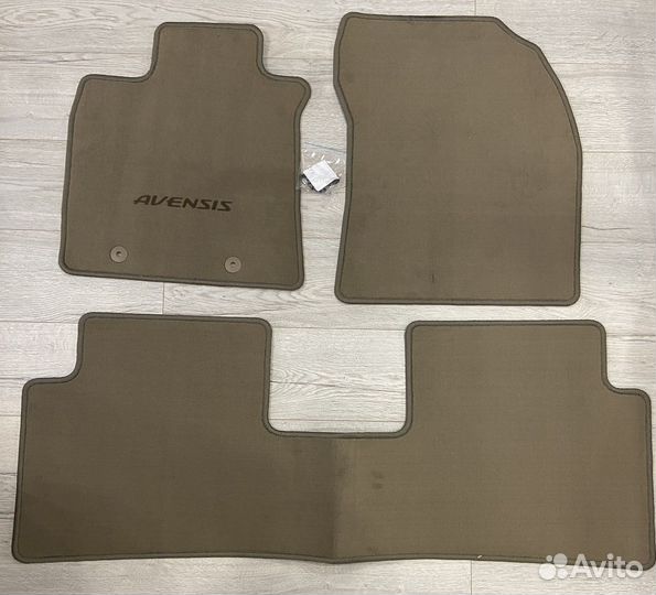Оригинальные текстильные ковры Toyota Avensis 3