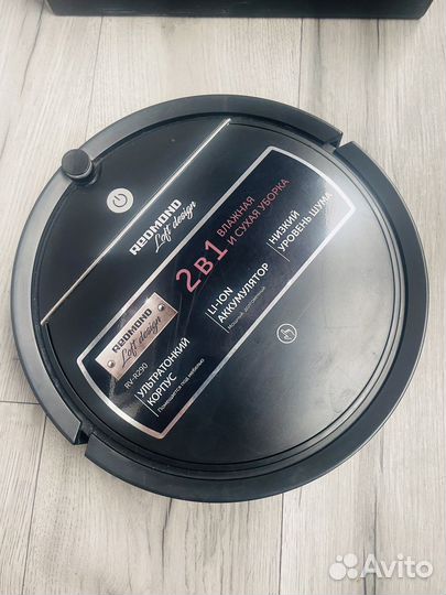 Робот пылесос Redmond RV-R290