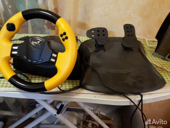Игровой руль с педалями