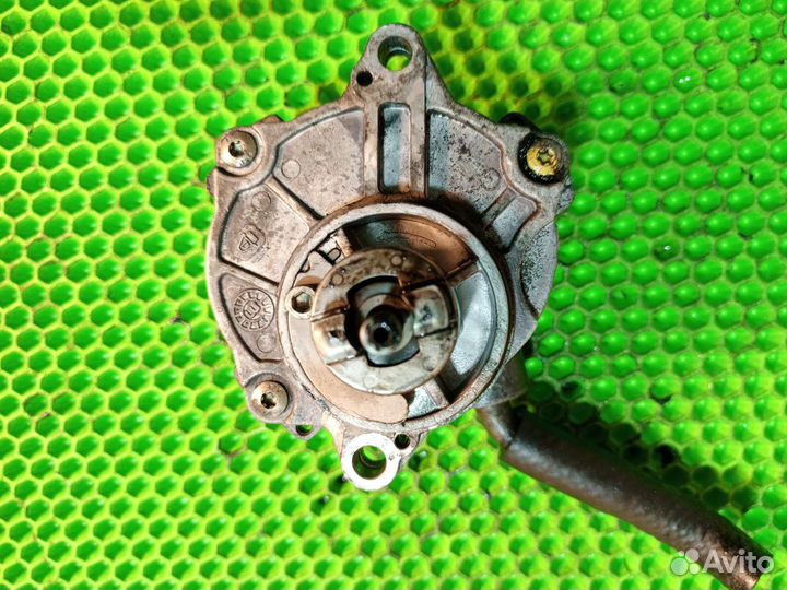 Насос вакуумный Mercedes C-Class