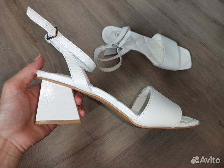 Босоножки 39