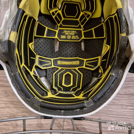 Хоккейный шлем