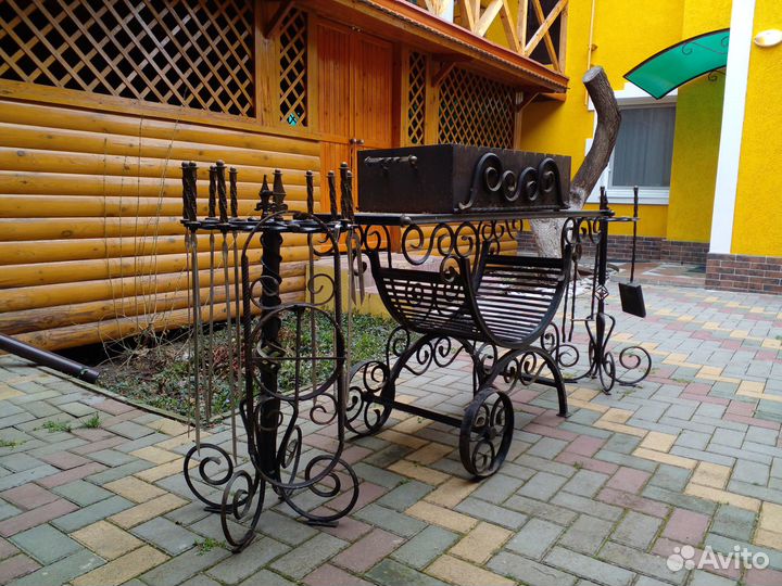 Мангал с шампурами