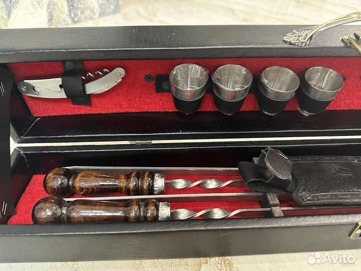 Набор подарочный в кейсе,новый