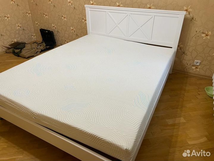 Кровать из массива