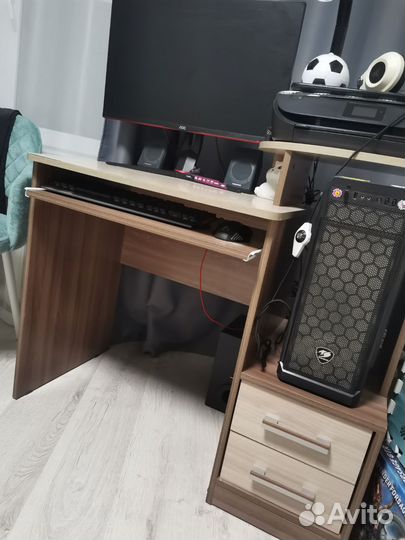 Компьютерный стол