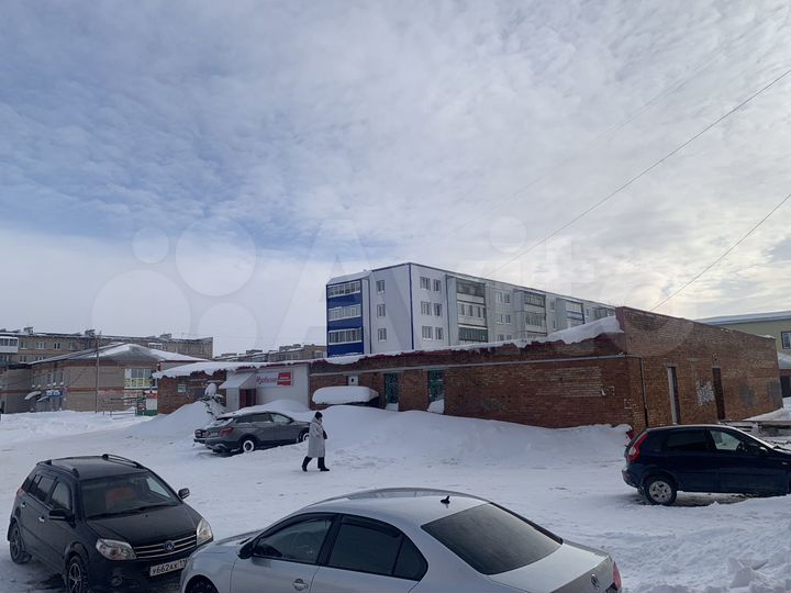 Торговая площадь 676,7 кв.м. с земельным участком