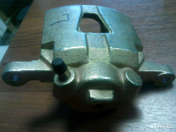 Суппорт тормозной, передний левый