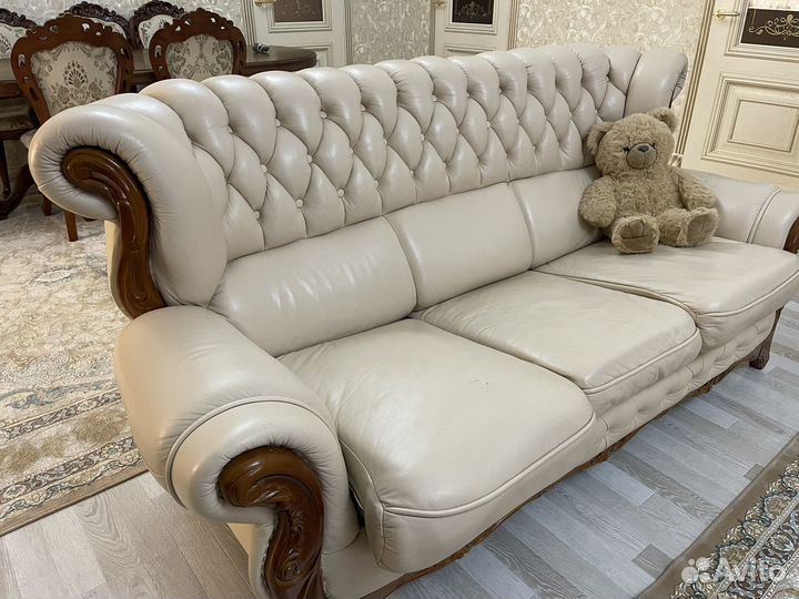 Кожаный диван раскладной и кресла