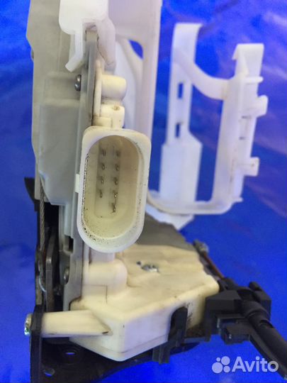 Замок двери передней левой VAG 3C1837015A