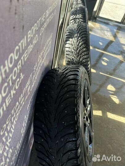 Yokohama Ice Guard Stud IG55 235/55 R19