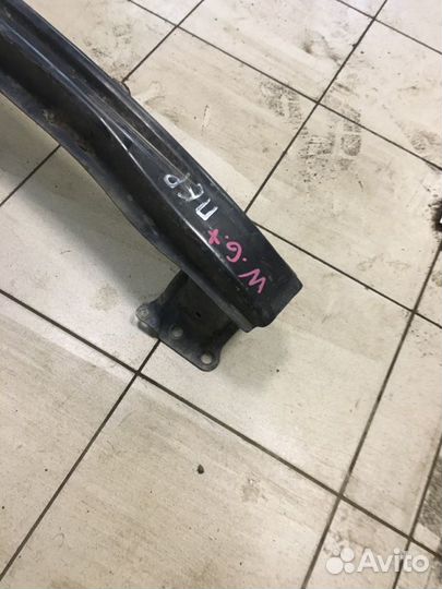 Усилитель бампера передний Volkswagen Golf Plus 5