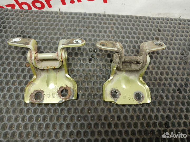 Петли задней правой двери Chevrolet Spark M200