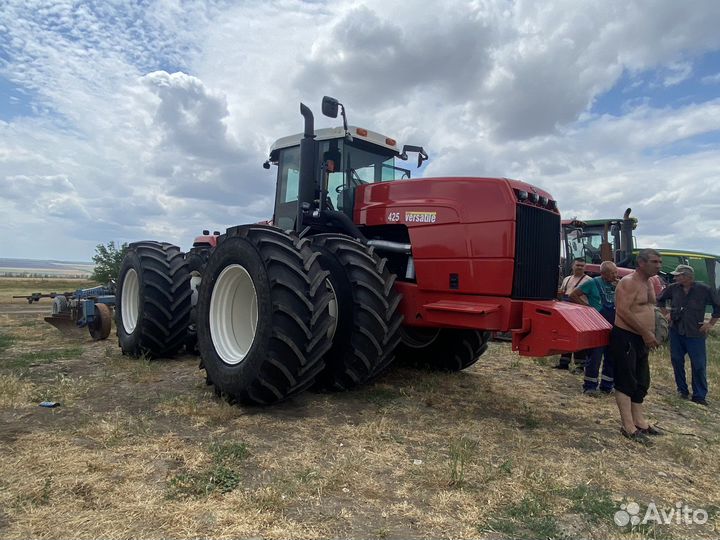 Трактор в аренду. Пахота