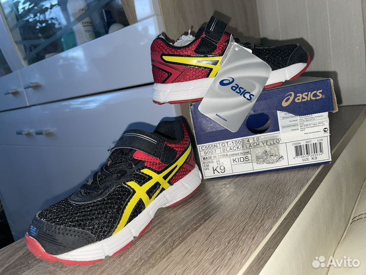 Asics новые детские кроссовки (26 EU)