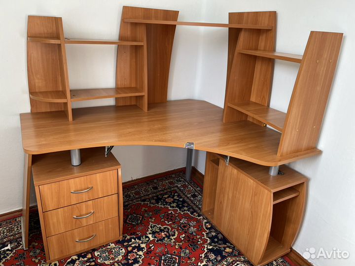 Компьютерный стол