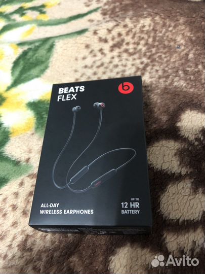 Беспроводные наушники Beats Flex