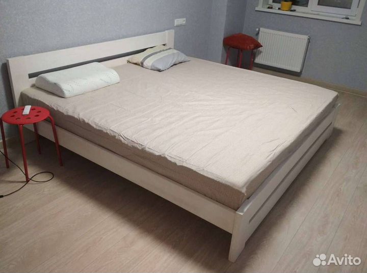 Кровати из массива дерева