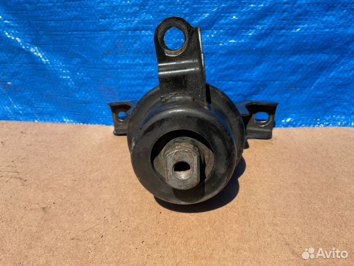 Подушка двигателя правая Mazda Tribute EP3 2 2005